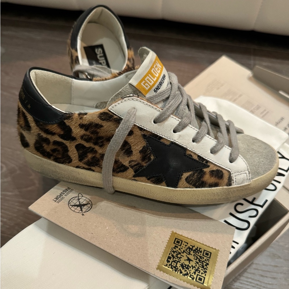 Golden Goose Superstar Sneaker in Leopard/Black Leather sz 35 New in Box